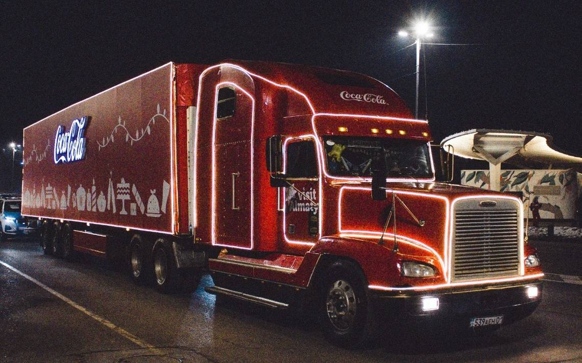 Caravana Coca Cola ofrecer un espect culo navide o en Guadalajara